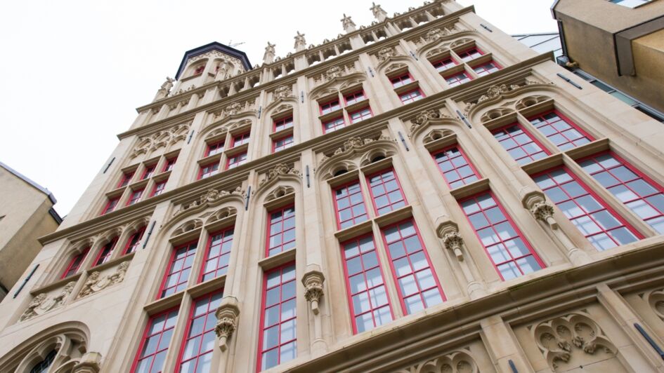 The town hall in Wesel, North Rhine-Westphalia, is one of the last contemporary witnesses of the late Gothic Flemish architectural style. The aesthetic sandstone façade building is protected with Protectosil® SC CONCENTRATE against vandalism and damaging weather influences.