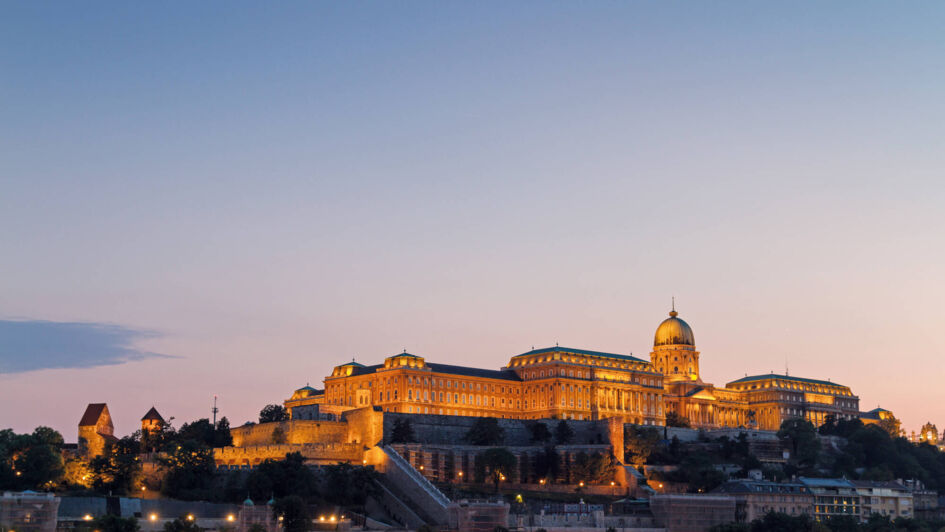 The Castle Palace in Budapest, a World Heritage Site and the largest building in Hungary, can be seen from afar on Castle Hill. The impressive sandstone building, which has been reconstructed several times, was not only protected from the outside with Protectosil® WS 630 against the rising damp of the Danube. The walls of the interior are coated with Protectosil® SC CONCENTRATE, which significantly reduces cleaning costs.